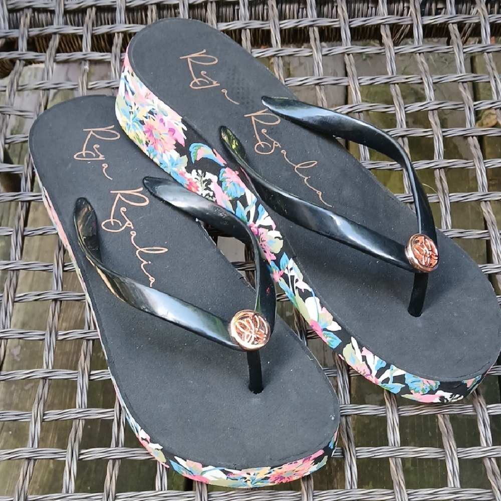 Roxy Black Sandals Comfortable and Stylish